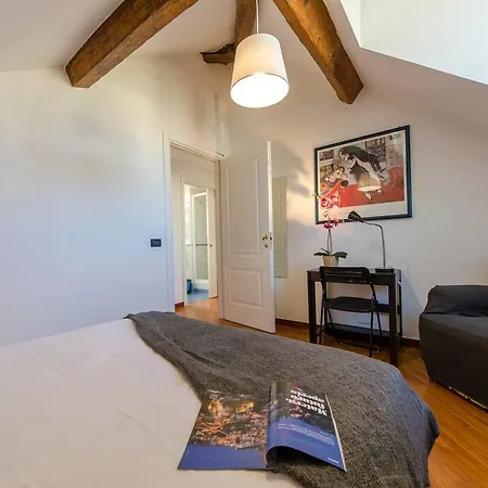 Hintown Privilege Flat *